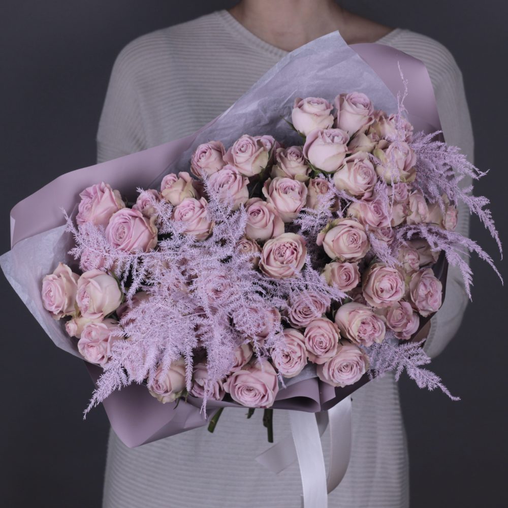 Дуо-букет Кустовые розы и аспарагус