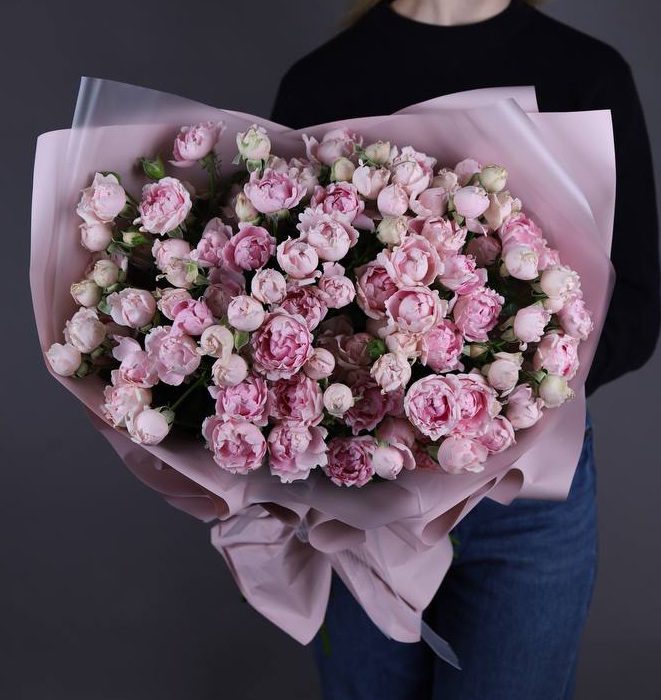 Монобукет кустовых розовых роз
