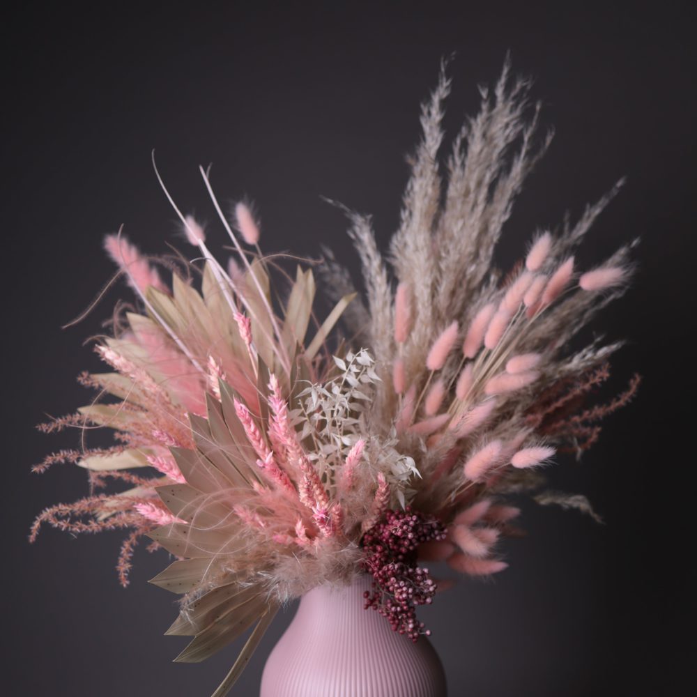 Композиция из сухоцветов в вазе "Оптимистичный розовый"