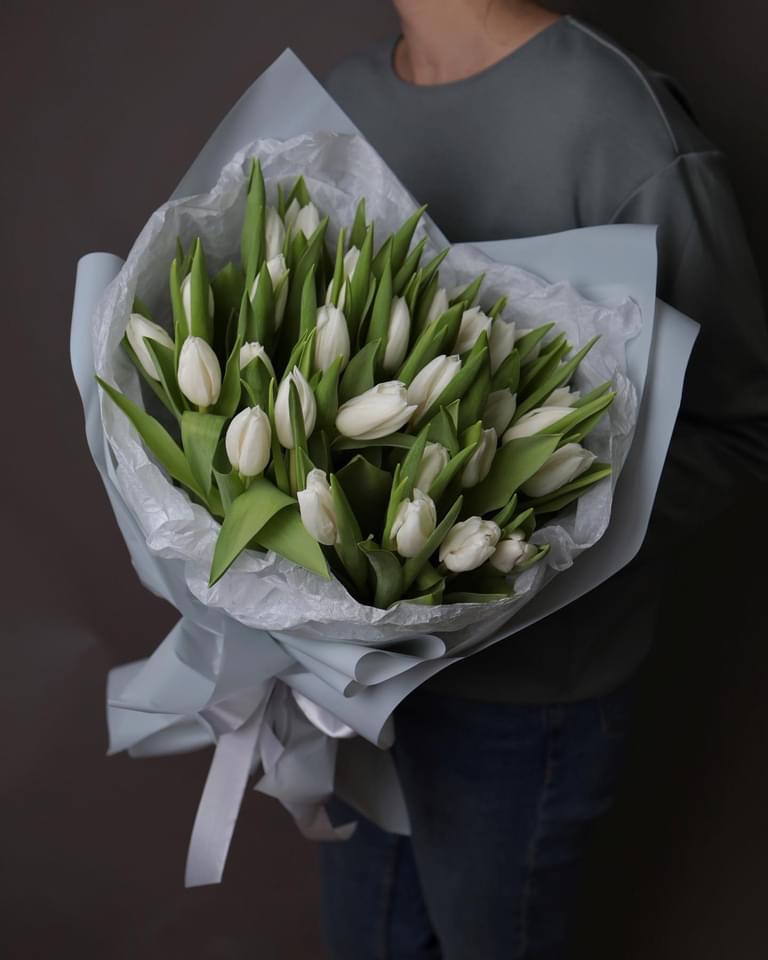 Монобукет из белых тюльпанов 31 шт