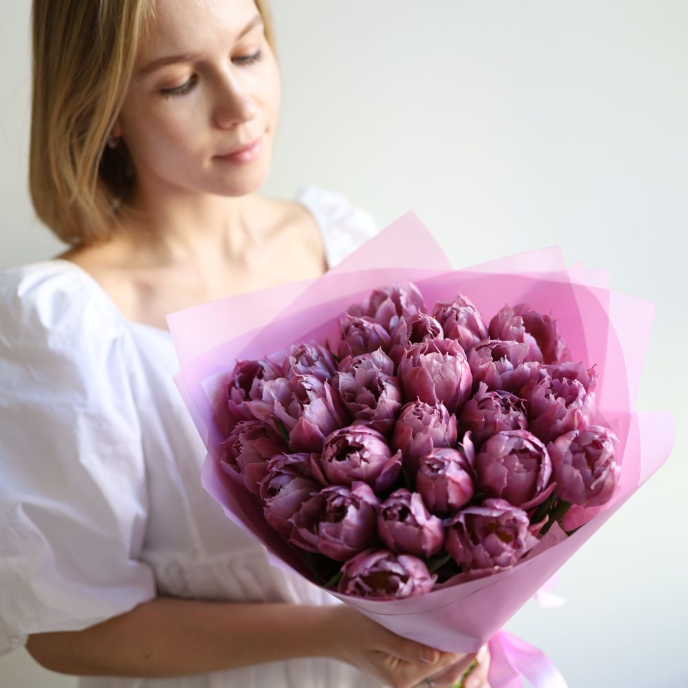 Монобукет 19 фиолетовых пионовидных тюльпанов