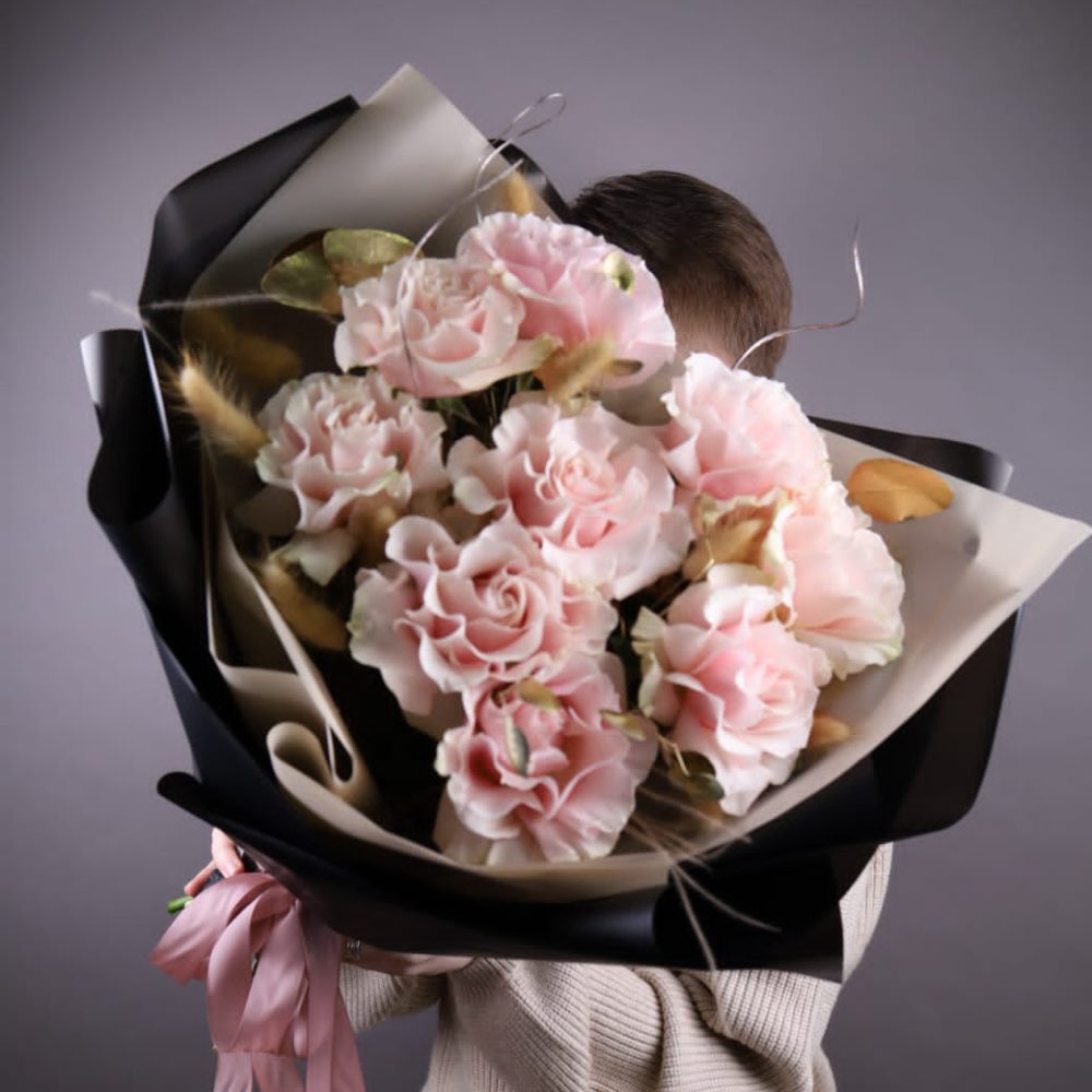 Авторский букет роз с декором "Lovely roses"