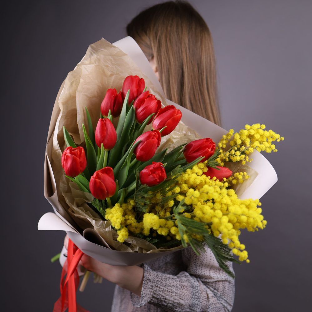Дуо Букет тюльпаны с мимозой