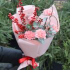 Букет с илексом и эвкалиптом Персиковый снег Фото 6
