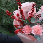 Букет с илексом и эвкалиптом Персиковый снег Фото 5